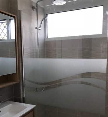 shower glass door 5 e1755543320663